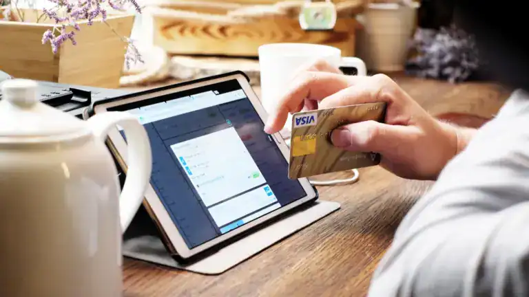 shopping online on skyskanner website