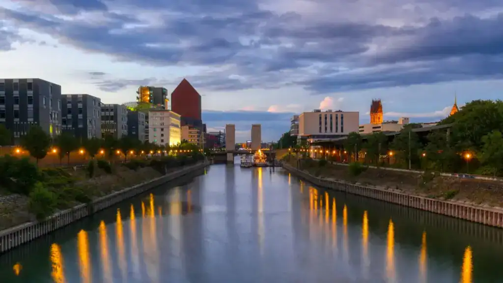 view from the outer harbour into the inner binland harbour